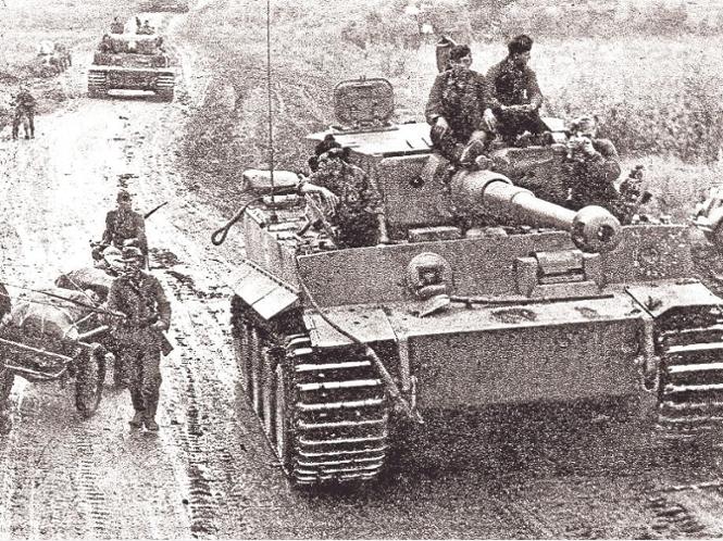 © dpa Bei Henschel produziert: Die Aufnahme zeigt eine Kolonne von Tiger-Panzern auf dem Weg an die Ostfront.